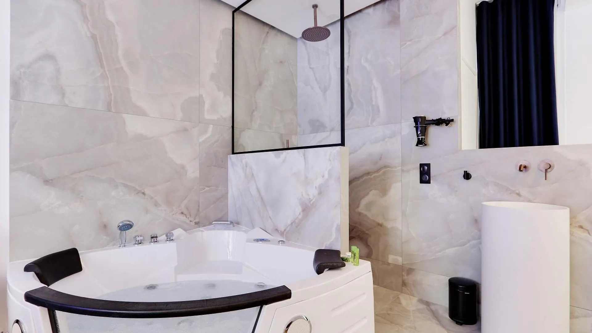 Lovely Bedroom With Jacuzzi 2P Chatelet Paris